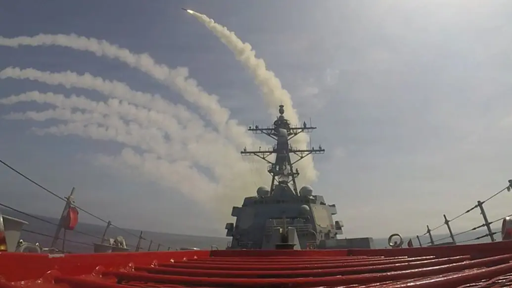 美称空袭伊朗反舰导弹基地,专家:难破海峡封锁