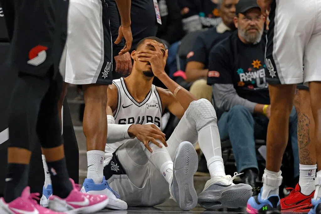 NBA季后赛：文班亚马随队客行 第三战或无缘复出