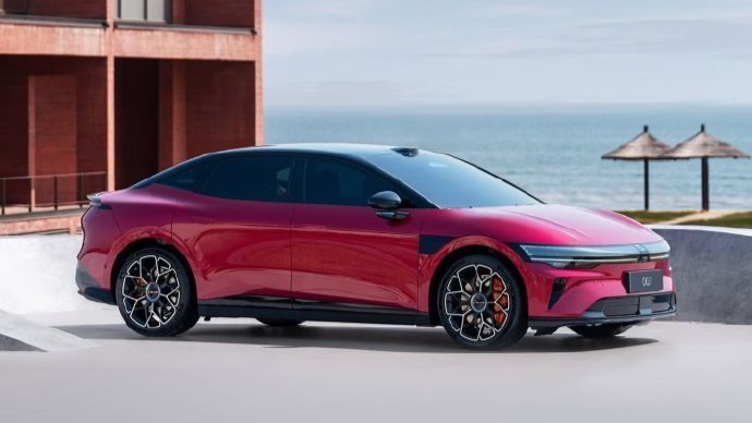 极氪007及007GT震撼登场：限量首发价低至19.39万元，百公里加速仅需2.73秒