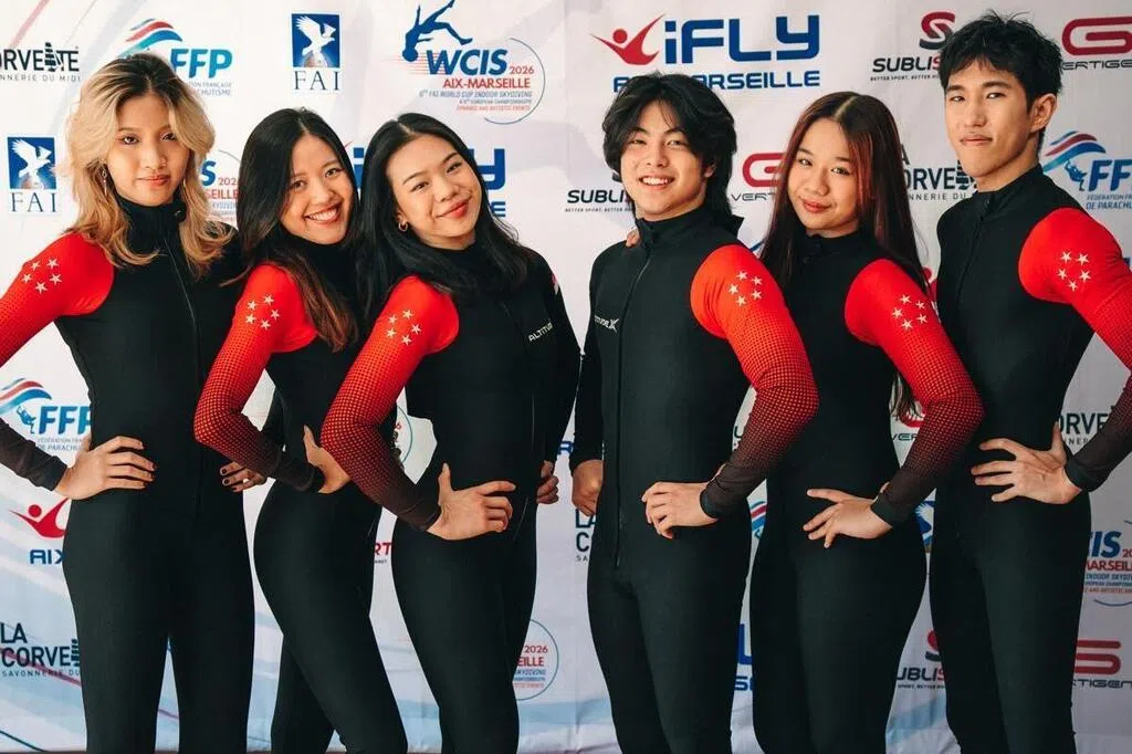 我国室内跳伞队创历史首夺世界杯金银双项奖牌