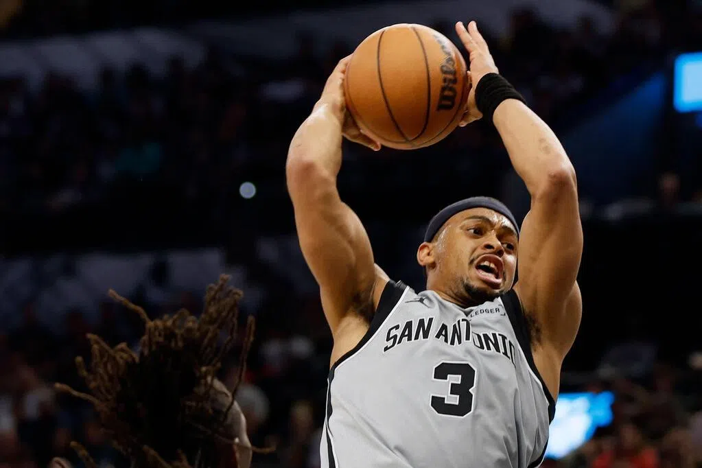 NBA年度最佳第六人殊荣落入马刺约翰逊手中