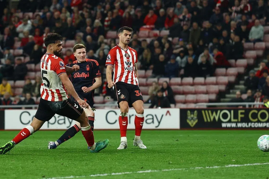 曼城五球大胜桑德兰保级形势乐观 热刺西汉姆面临危机