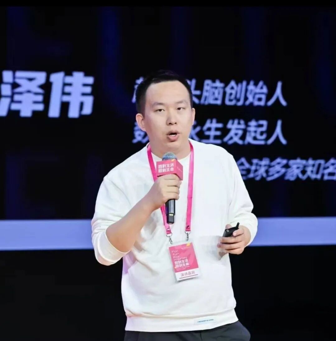 儿子去世一年后还在给妈妈打电话，叮嘱妈妈保重身体，等赚了钱回来孝顺她……AI替去世的儿子撒了最后一次谎