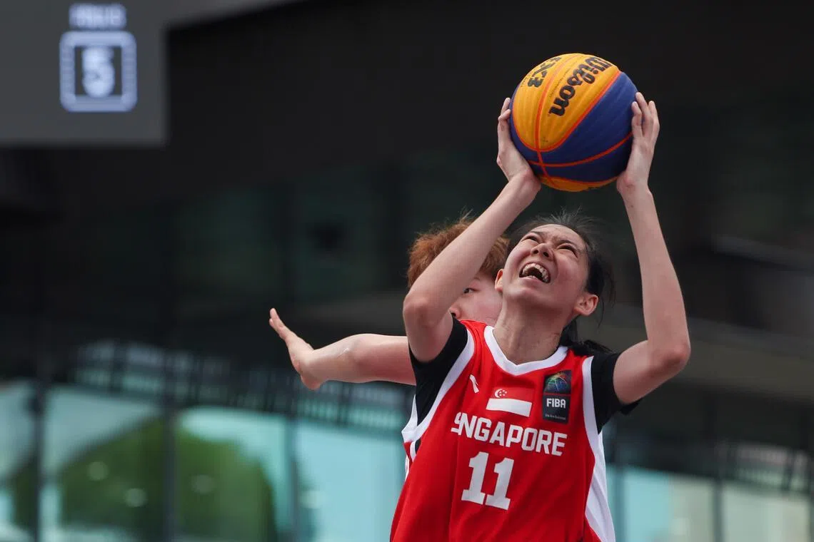 面对强大的中国队，韩星悦（11号）成为第二得分点，入账四分。（白艳琳摄）