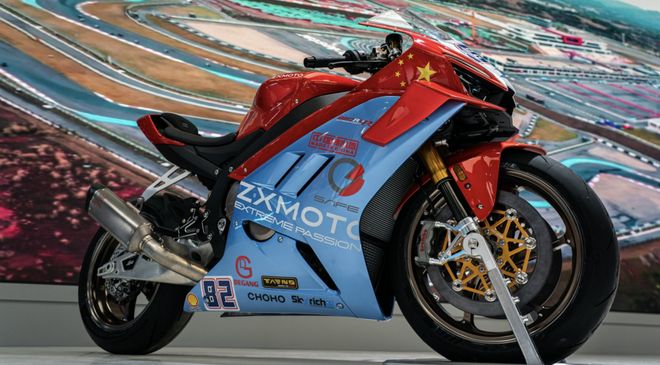 34岁法国车手,骑张雪机车在顶级赛事中夺冠:曾在圈内人眼里已完全告别主流摩托赛事,“落魄十年”重回巅峰