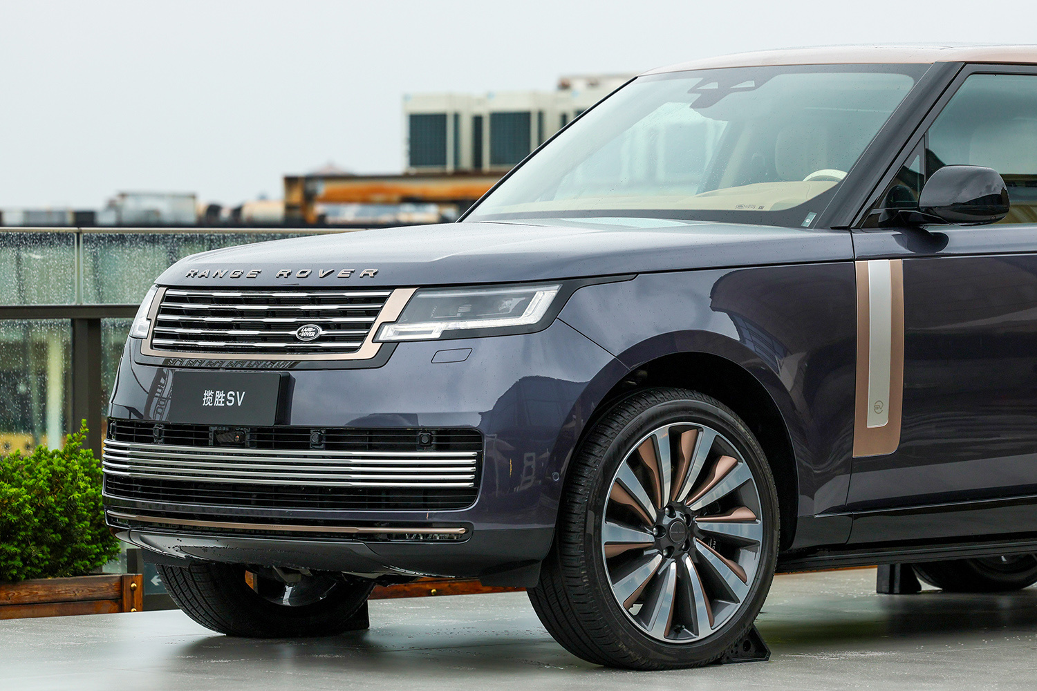 品牌标识焕新/产品体系重塑 2026款揽胜上市售价141.2万元起