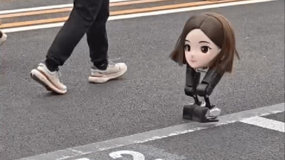 豆包加入跑步大军，人形机器人首次亮相半马赛事