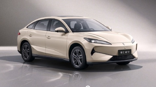 比亚迪e7闪充版将于4月15日正式发布，现已有部分车辆抵达门店