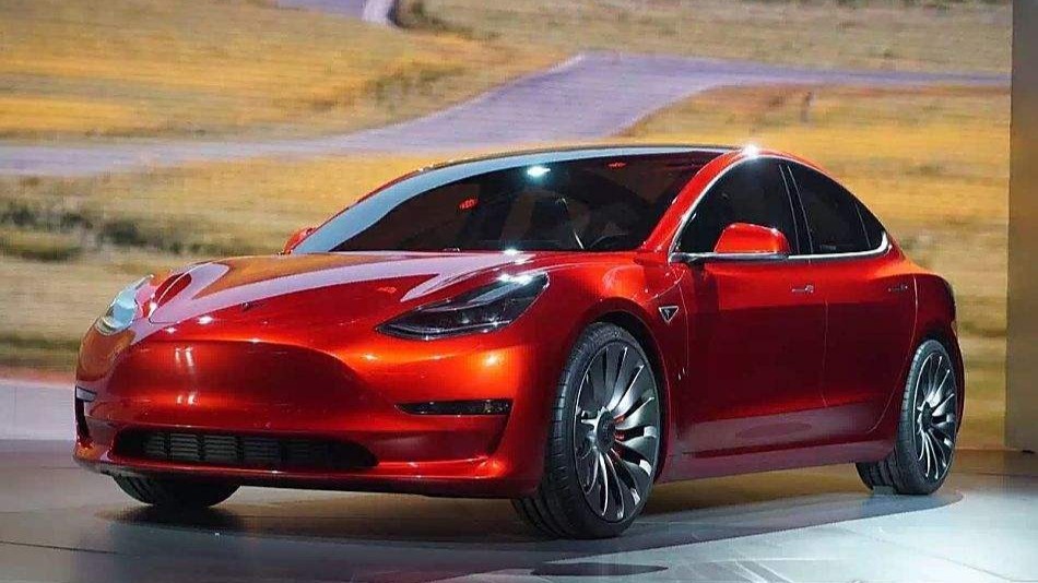 特斯拉Model 3十年历程：从产能困境到突破300万辆销售大关