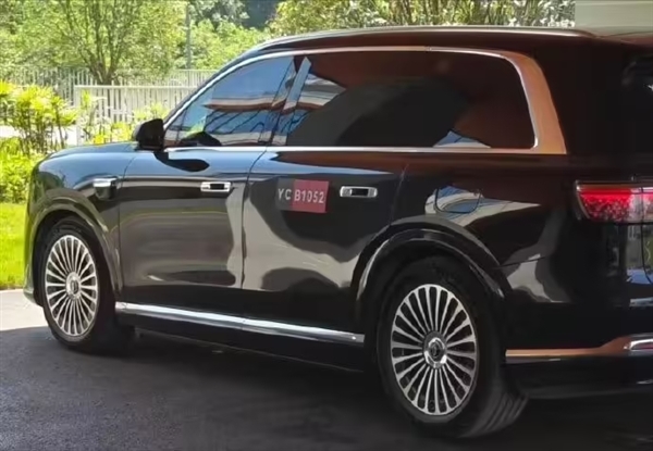 电池容量暴增 新款问界M9实车曝光:比老款硬朗太多