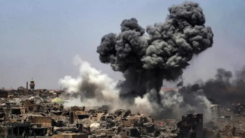 2014年9月，美国召集多国组建打击“伊斯兰国”国际联盟，对叙利亚和伊拉克境内“伊斯兰国”目标实施空袭。2015年，美国开始在叙驻军。