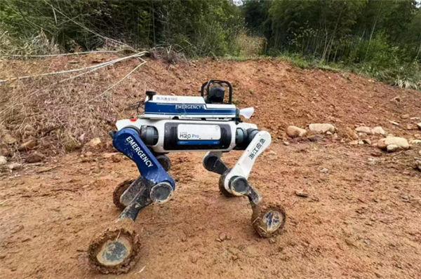 云深处发布全国首个防汛防台具身机器人：支持隐患巡查、险情侦察
