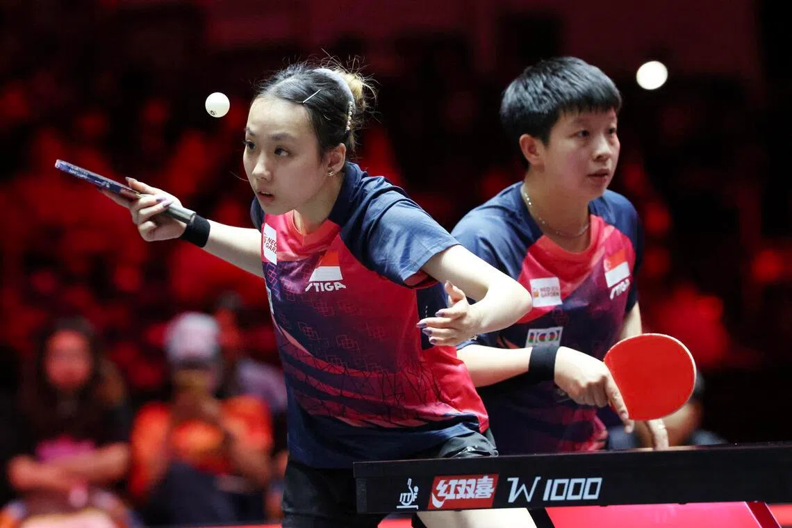 曾尖（右）和舒麟茜（左）将参加女单、女双和混双比赛。（档案照片）