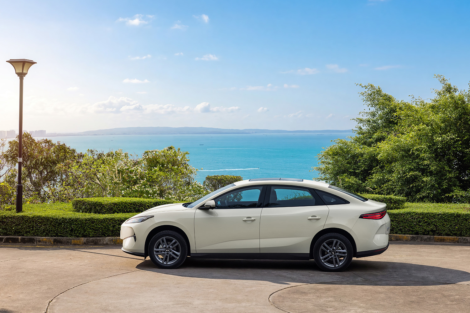 搭载第二代刀片电池和闪充技术 领汇e7上市售价9.58万元起