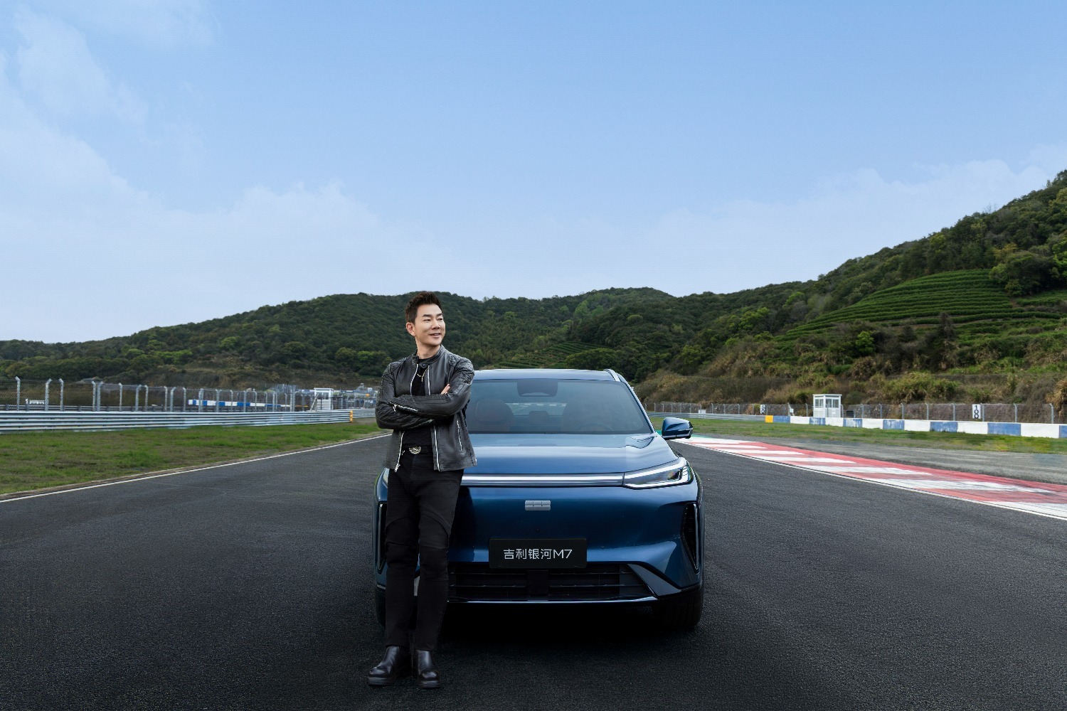 搭载神盾金砖电池/综合续航1730km 吉利银河M7预售价13.98万元起