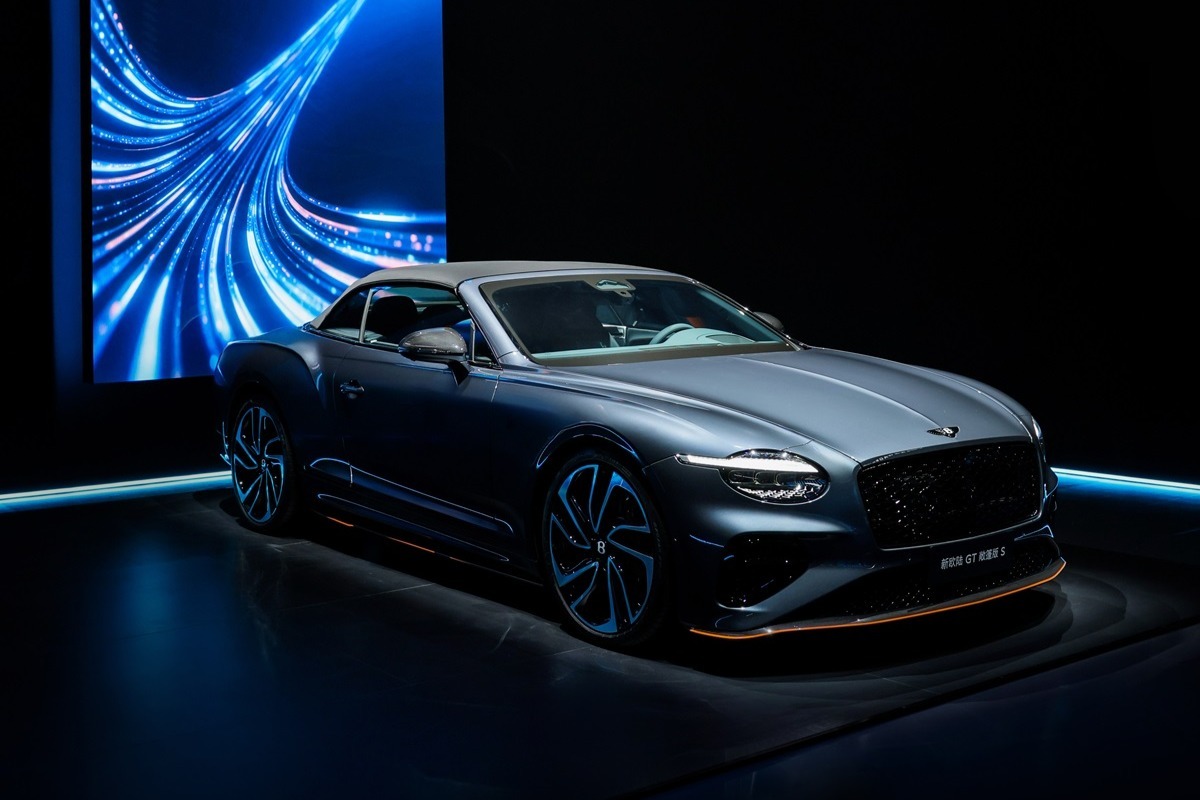 宾利新款欧陆GT敞篷S车型携高性能混动技术亮相中国舞台