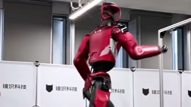 镜识科技Bolt人形机器人冲刺速度突破11米每秒
