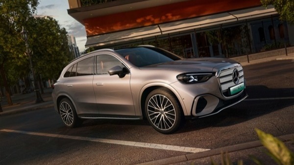 奔驰全新纯电GLC亮相：采用800V架构及39.1英寸超大屏幕