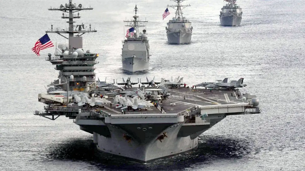 美军中央司令部12日说，其部队将于美国东部时间13日10时起对所有进出伊朗港口的船只实施封锁。