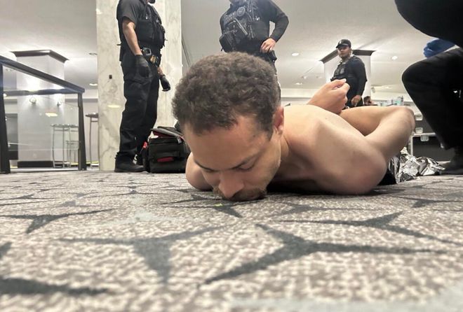 白宫宴会突发枪声！年轻枪手携武器闯入，一名特工中弹幸得防弹衣保命