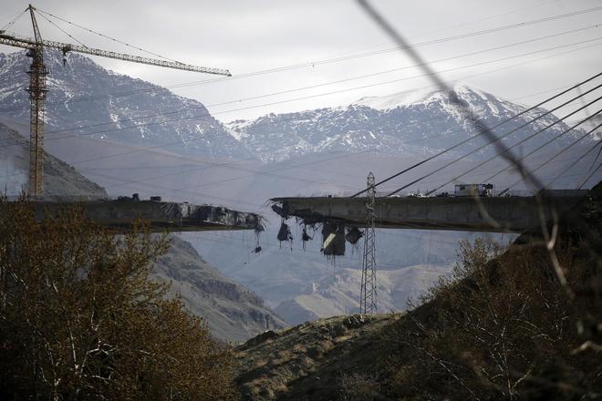 伊朗议长宣称一周内动员700万民众备战，哈尔克岛提升防御以迎击潜在美军登陆行动