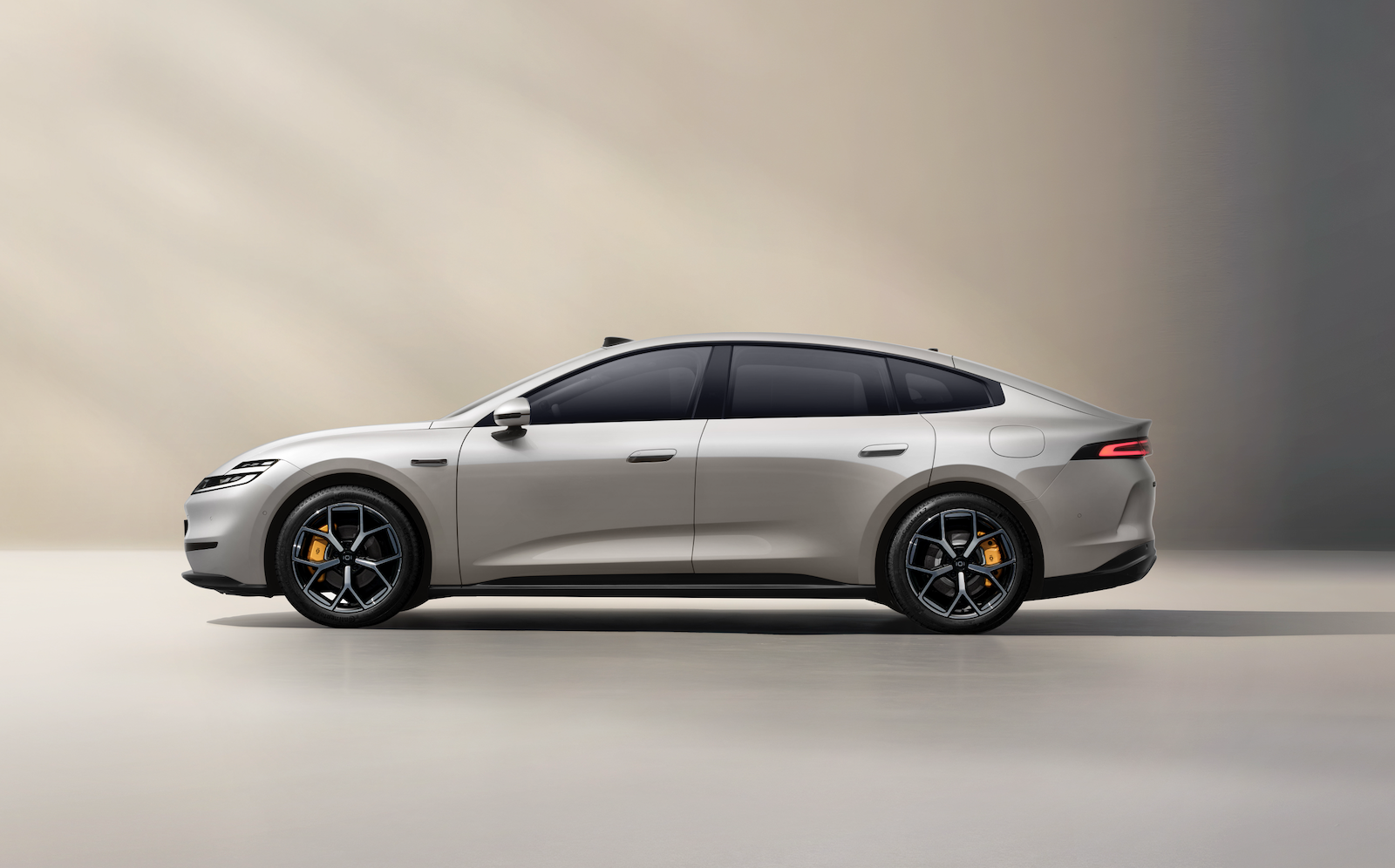 长安启源A06与全新Q05：以“越级价值+降维供给”理念震撼登场