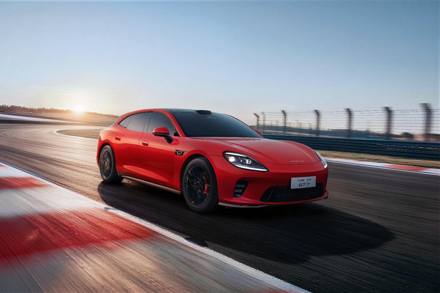 华为乾崑加持，启境GT7引领智能汽车创新潮流