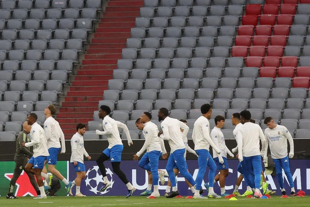 皇马入住慕尼黑酒店前遭遇烟花干扰,欧冠八强战拜仁在即