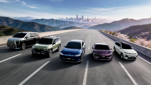 华为乾昆智能驾驶挑战赛落幕：三位选手同获冠军 携手赢取折叠屏新机