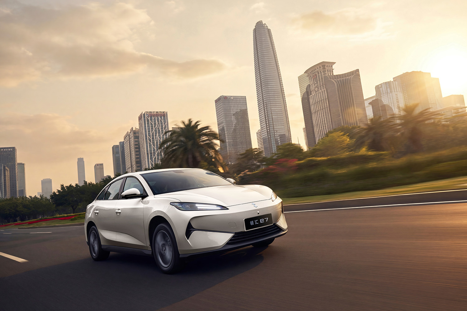 搭载第二代刀片电池和闪充技术 领汇e7上市售价9.58万元起