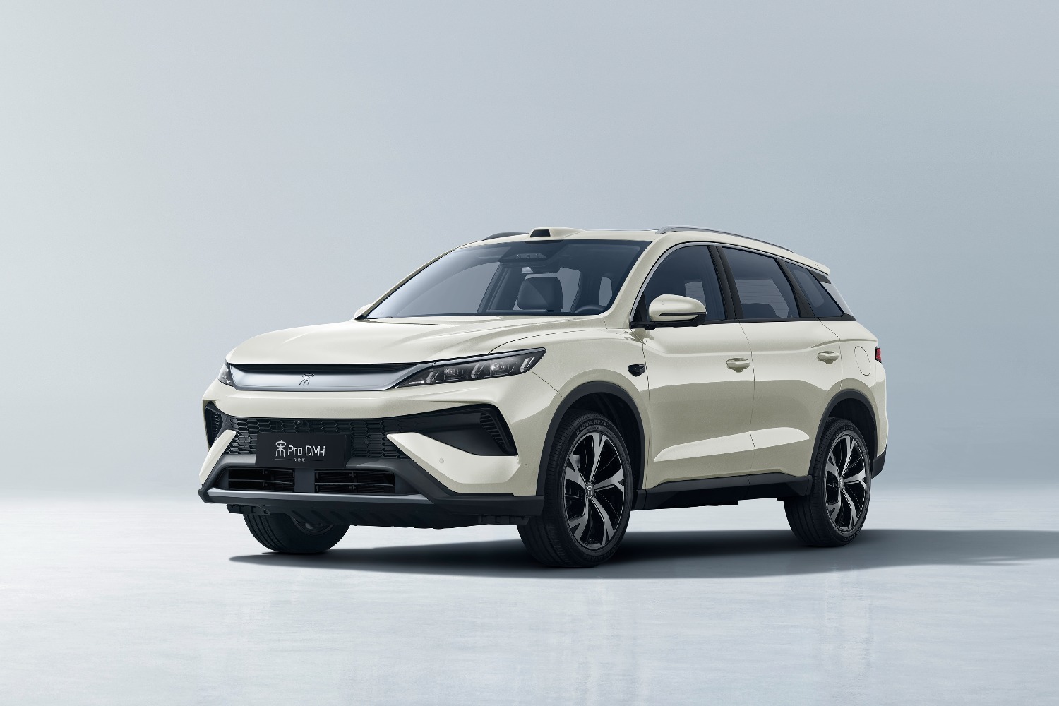 比亚迪宋Pro DM-i飞驰版推出，纯电续航达301公里，限时优惠至9.99万元起