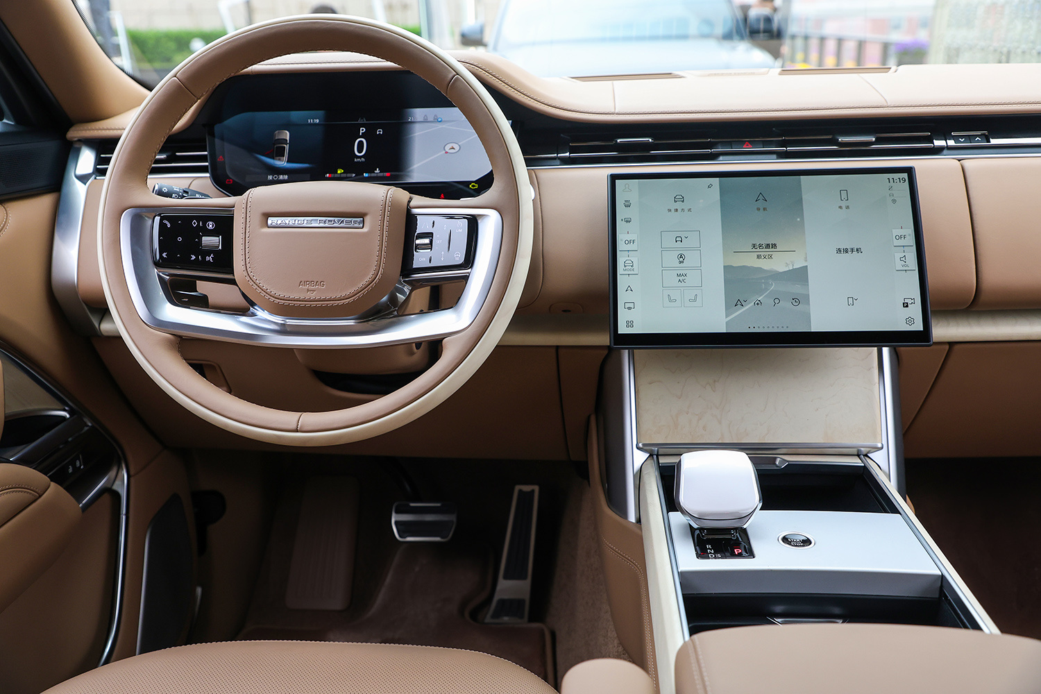 品牌标识焕新/产品体系重塑 2026款揽胜上市售价141.2万元起