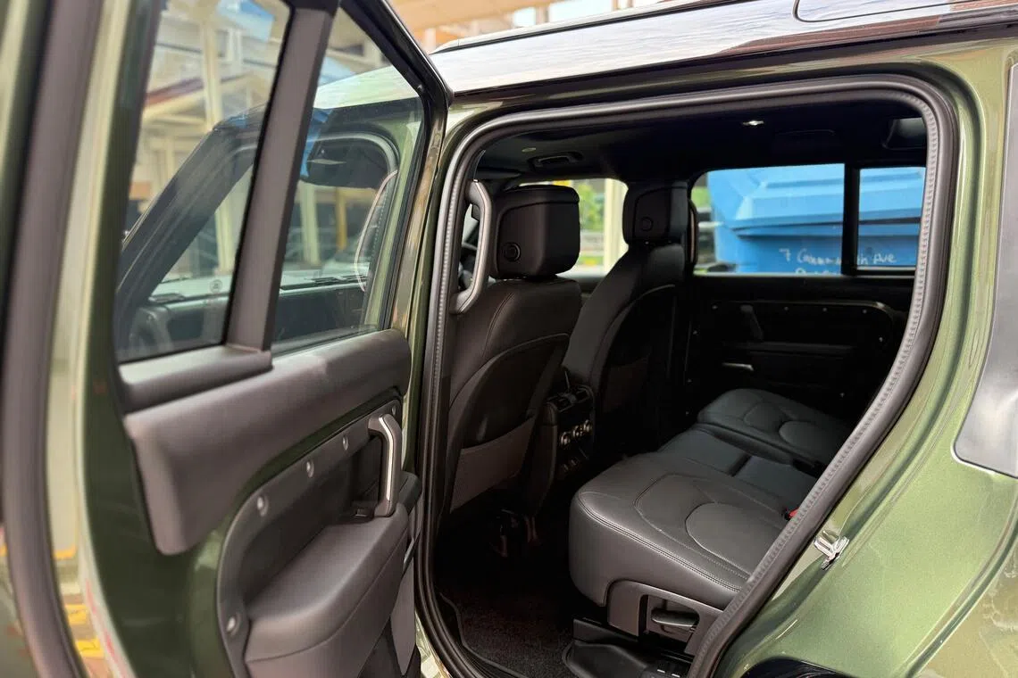 Defender前后七座都非常宽敞舒适。（吴庆康摄）
