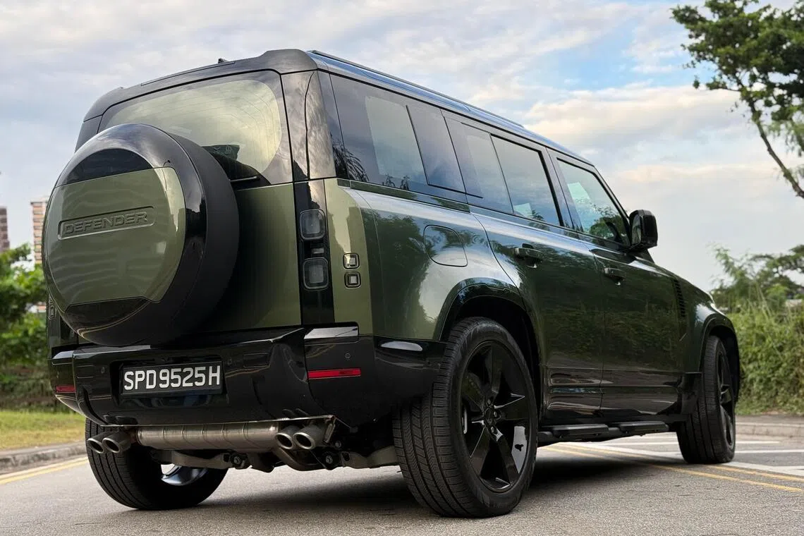 Defender动力输出厚实而线性，配合8速自动变速箱，换挡过程平顺自然。（吴庆康摄）