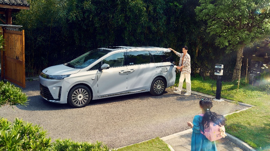 广汽传祺揭晓全新一代向往E8插混版 油耗低至3.98L百公里