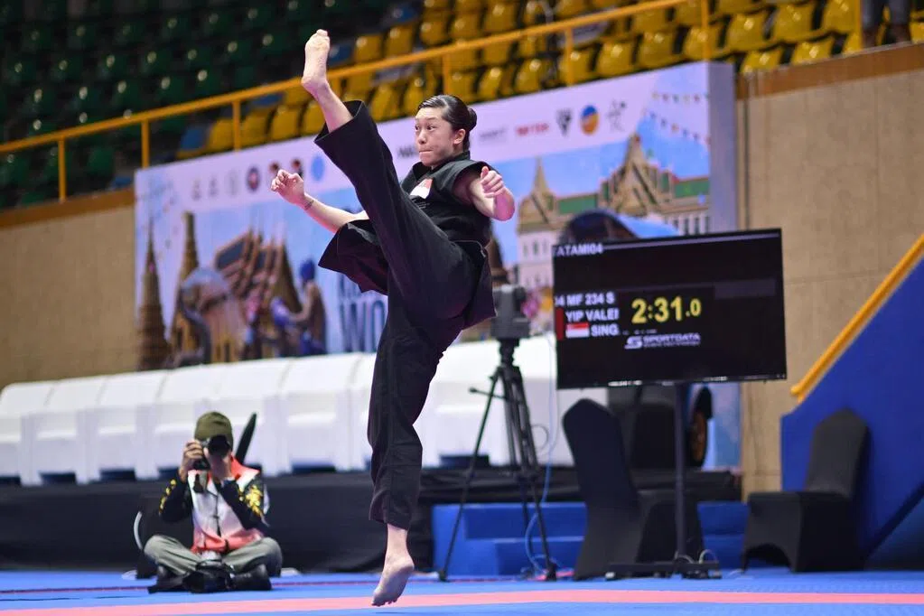 叶彦彤勇夺四冠回国 打造亚洲踢拳新传奇