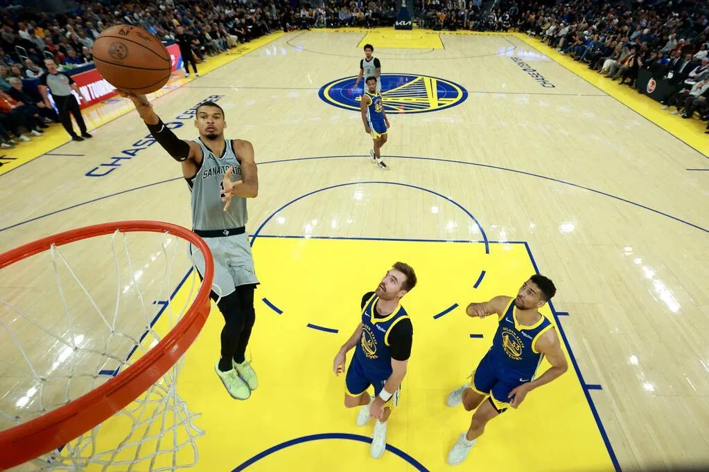 文班亚马连场斩获41分 马刺豪取NBA十连胜