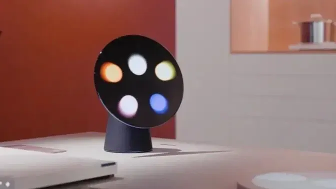 三星推出Luna概念AI伙伴，搭载独特旋转式圆屏技术