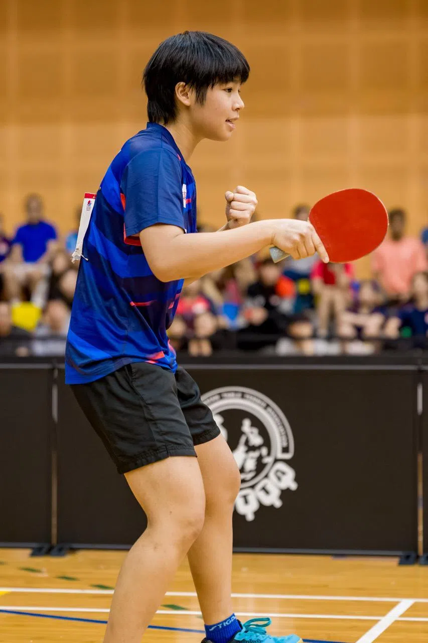 在U19女双决赛不敌泰国组合屈居亚军后，黎明映重振旗鼓，在女单决赛迎战同个对手以4比3胜出。（新加坡乒乓球总会提供）