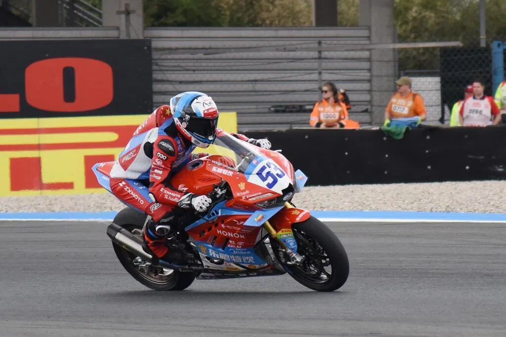 张雪在中断的红旗比赛中 荷兰WBSK赛事获第七名