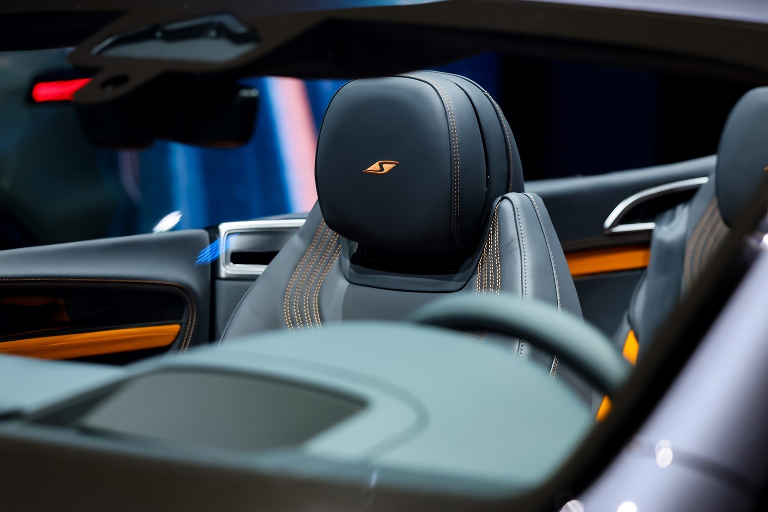 搭载高性能混动系统 宾利新欧陆GT敞篷版S在华首秀