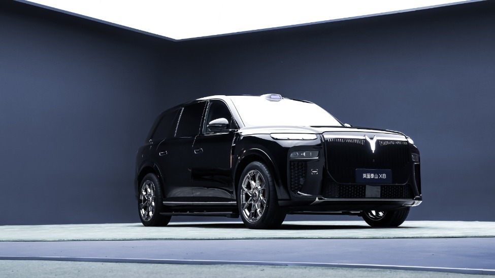 岚图全新大五座SUV泰山X8预售启动：4月22日亮相，配置15.6寸双联屏与三腔气囊悬挂