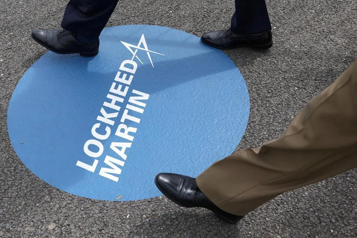 美国军工巨头洛克希德·马丁星期四盘前公布2026财年第一季度业绩，公司第一季销售额约180亿美元，与上年同期大致持平（路透社）