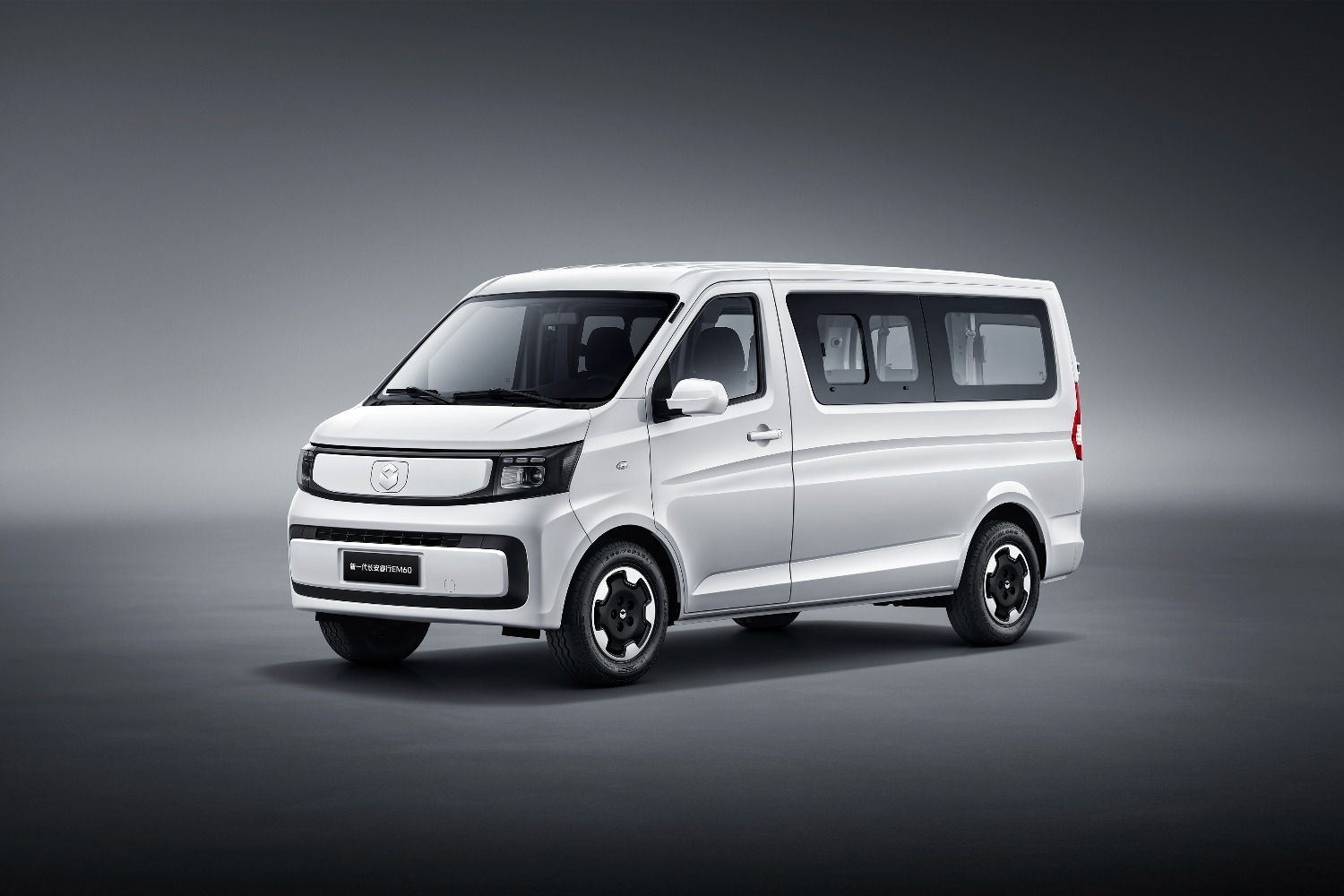 新一代长安睿行EV上市 搭载2C快充+金钟罩50kWh电池/售价7.69万元起