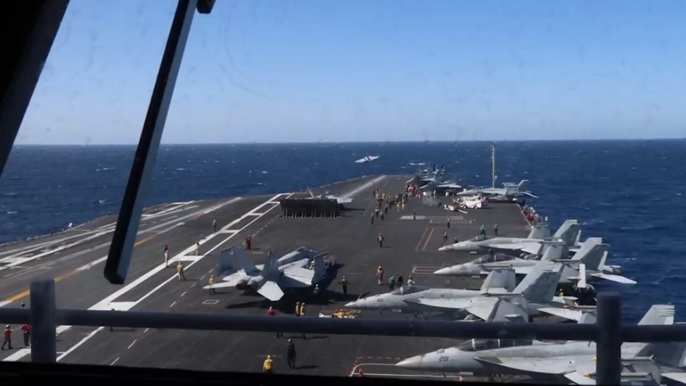 美海军计划在中东同步部署三大航母战斗群