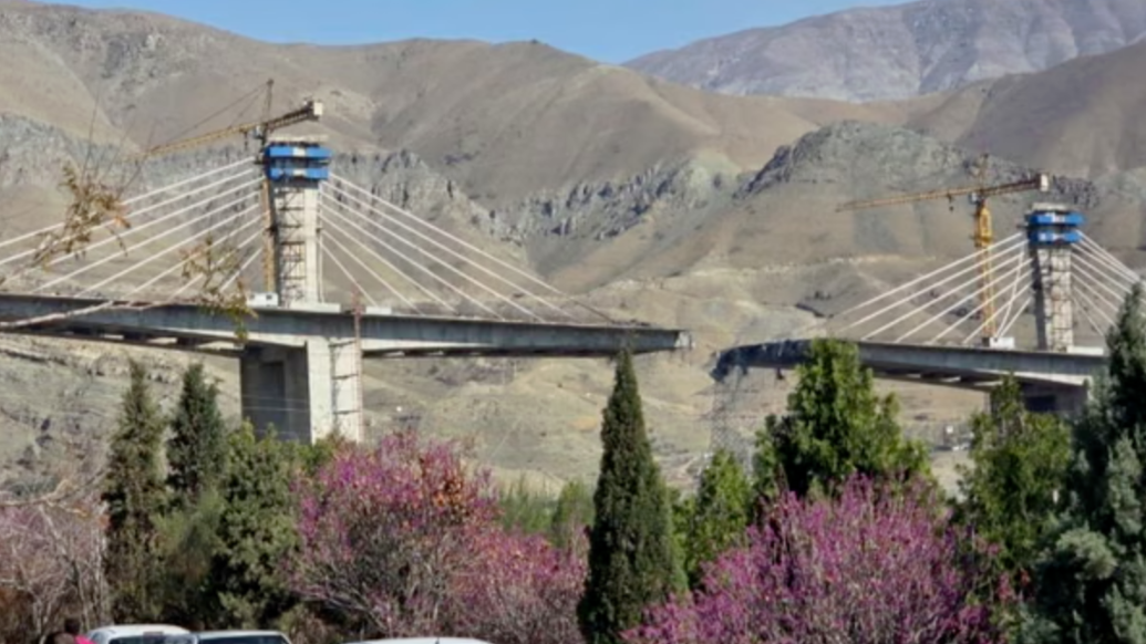 伊朗外长驳斥特朗普威胁，称绝不屈服于压力