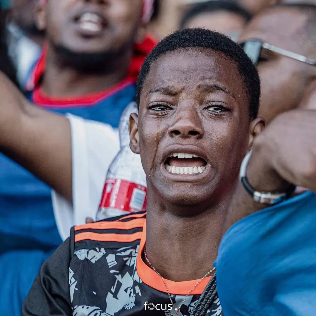 在世界杯外围赛最后一轮面对斯威士兰的关键战，佛得角全国放假，方便国民观看比赛。最终球队不负众望以3比0胜出，首次挺进世界杯正赛，让不少到场球迷激动得泪流满面。（取自佛得角足总Instagram）