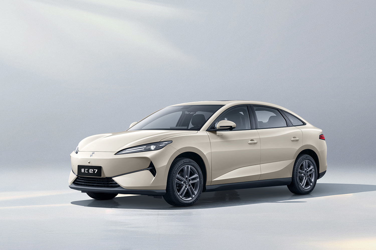 搭载第二代刀片电池和闪充技术 领汇e7上市售价9.58万元起