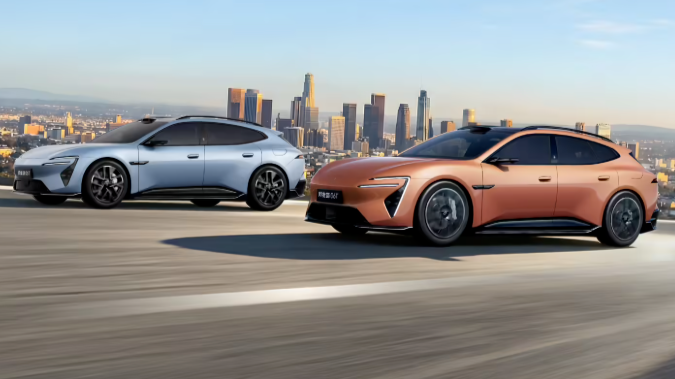 全新阿维塔06T智能运动轿车震撼登场：搭载华为乾崑高级驾驶辅助系统与宁德时代高效快充技术，售价21.99万元起