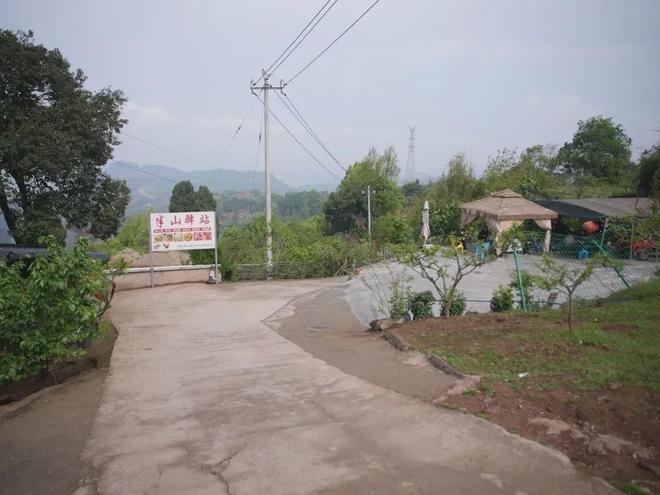 乡村旅游途中,骑友“抄近路”摔倒身亡,从事旅游开发的村是否要担责?